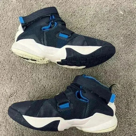 Lebron‎ Basketball Sneakers - Picture 1 of 6